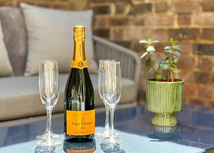New Edwin Bing Mews -Luxury City Centre Home - Free Parking