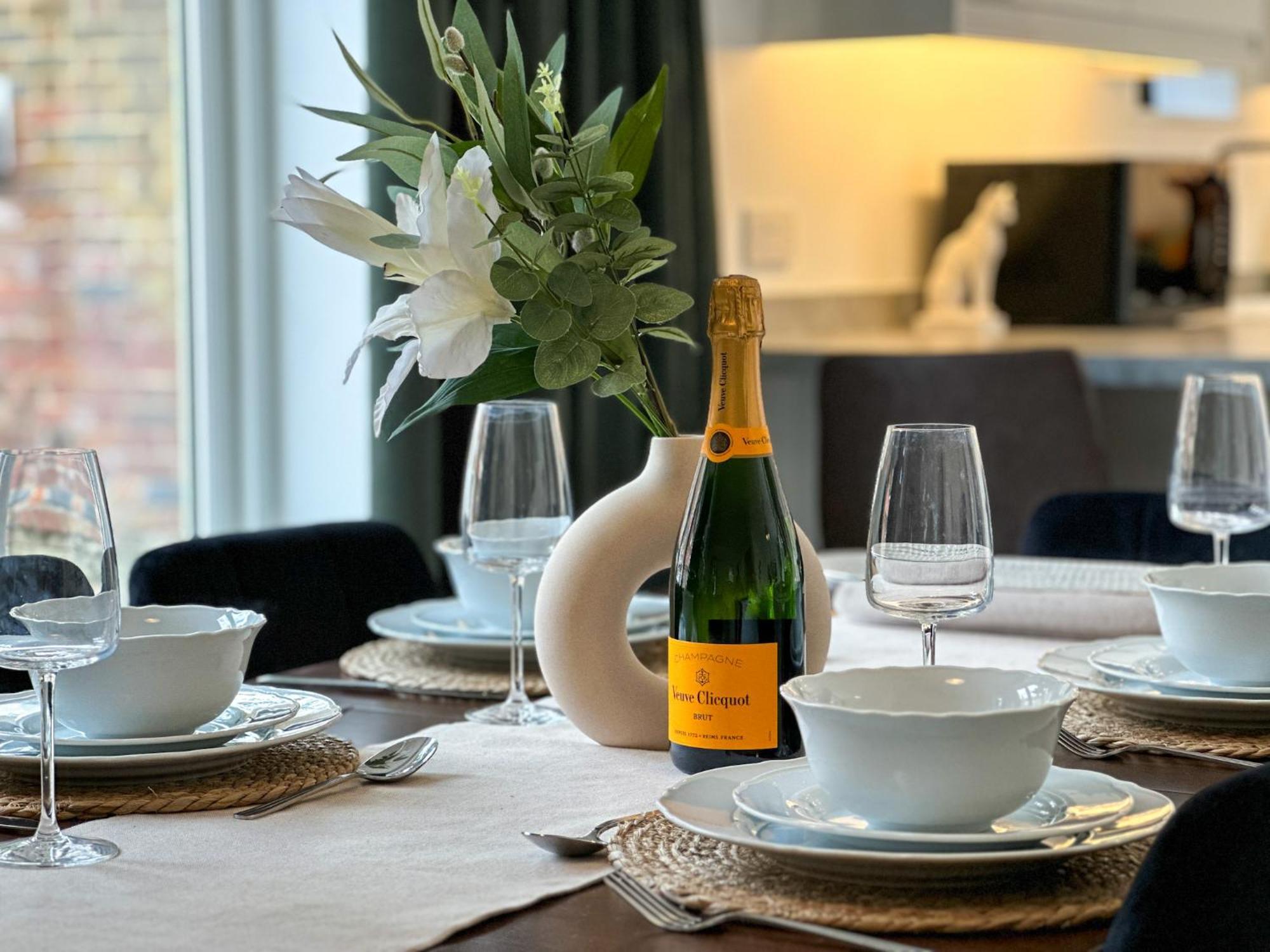 New Edwin Bing Mews -luxury Centre - Free Parking *